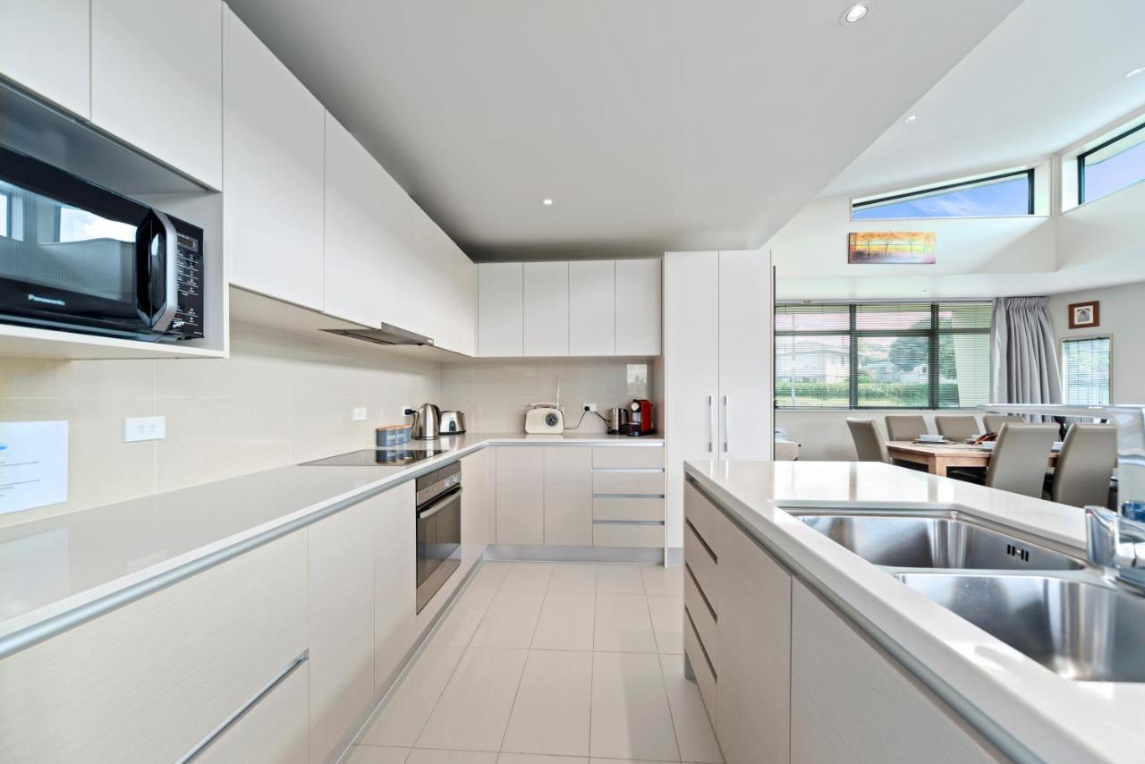Two Views Taupo Apartment Exterior foto